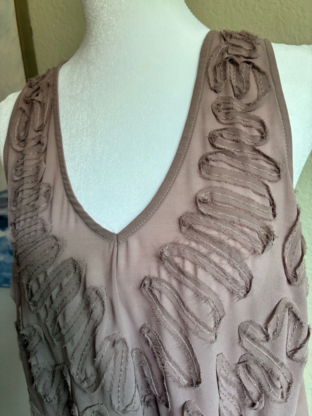 Vintage Forever 21 Mauve Appliqué V-Neck Tank Top Size Large - Picture 6 of 7